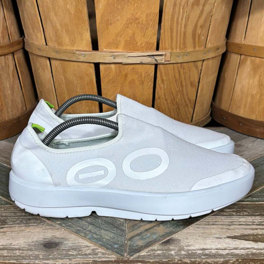 OOFOS OOmg eeZee Low White Canvas Slip-On Recovery Sneakers Shoes Mens Size 11